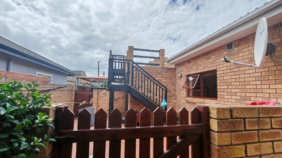 2 Bedroom Property for Sale in Reebok Western Cape